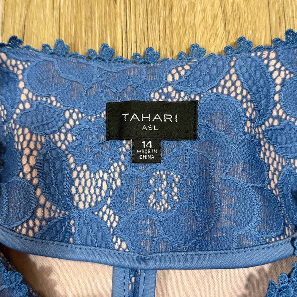 New Tahari ASL Royal Blue Lace Cropped Blazer with Gold Buttons size 14 - Picture 3 of 7
